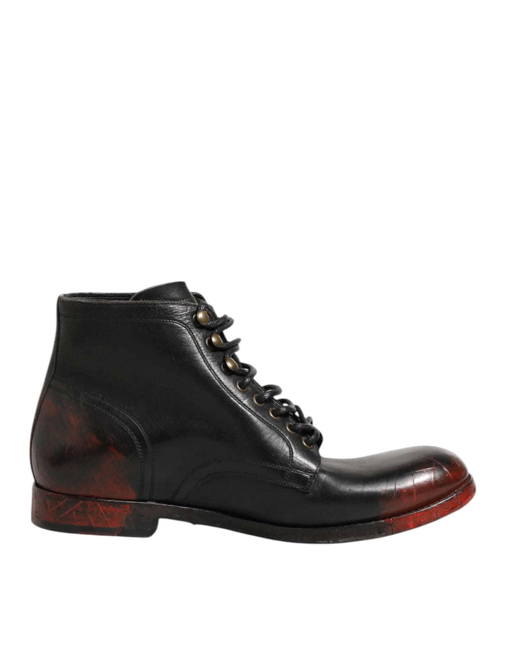 Bottine courte noire dolce gabbana en cuir avec finition brillante et accents rouge patine aux talon et bout