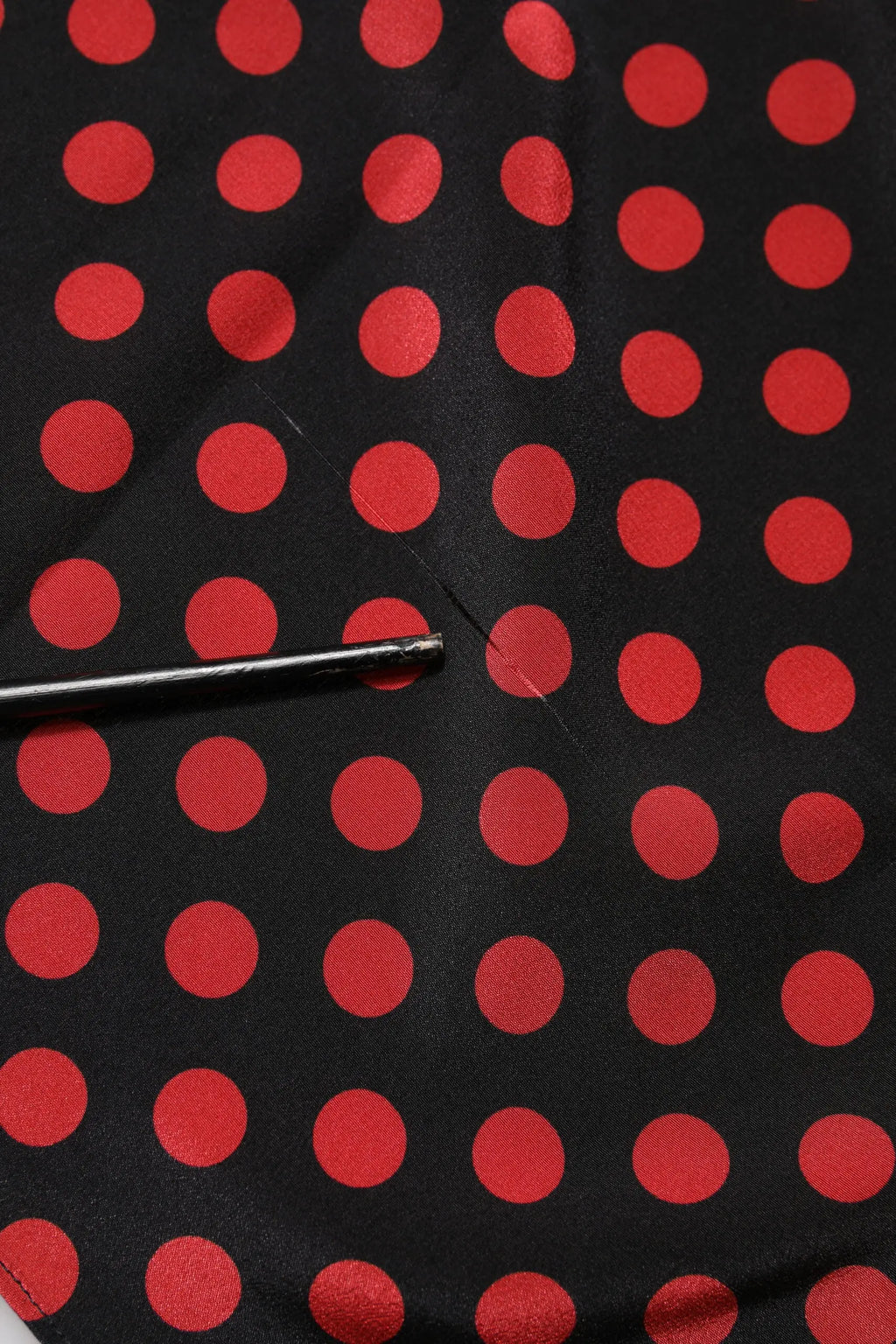 Dolce & gabbana top en soie à manches longues noir à pois rouges audacieux