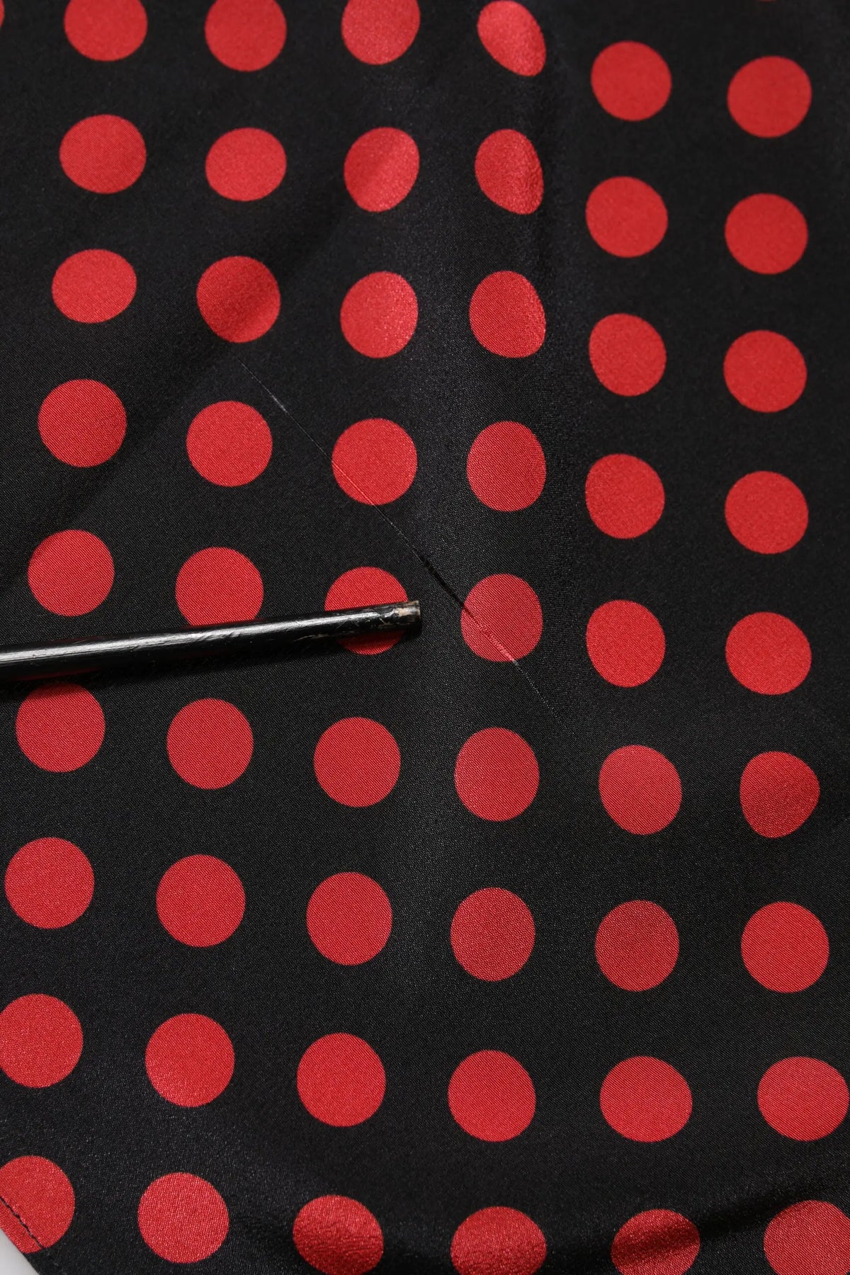 Dolce & gabbana top en soie à manches longues noir à pois rouges audacieux