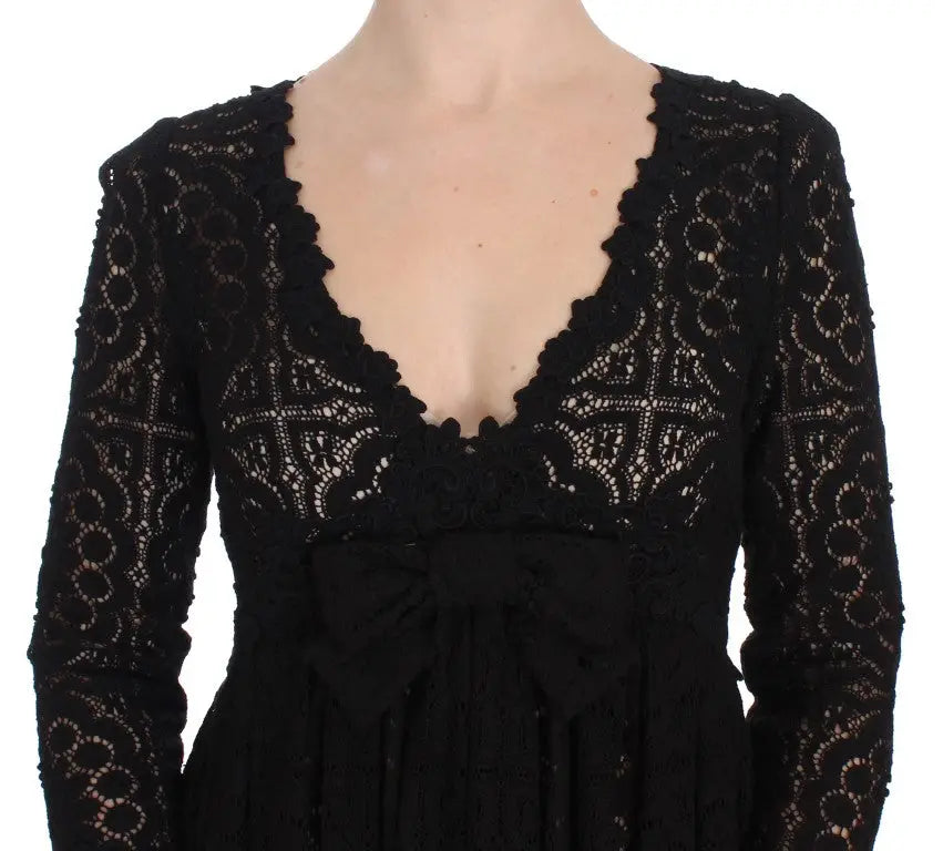 Robe maxi noire en dentelle ricamo dolce & gabbana avec encolure en v profonde manches longues et taille froncée à nœud