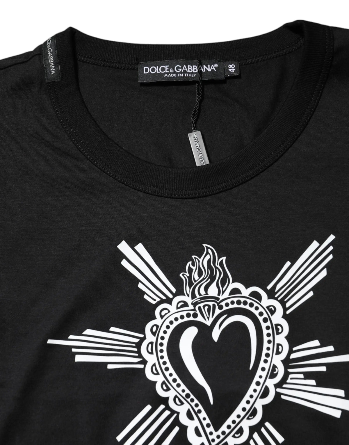 Dolce & gabbana t shirt noir en coton avec un cœur sacré orné de flammes blanches et lignes rayonnantes