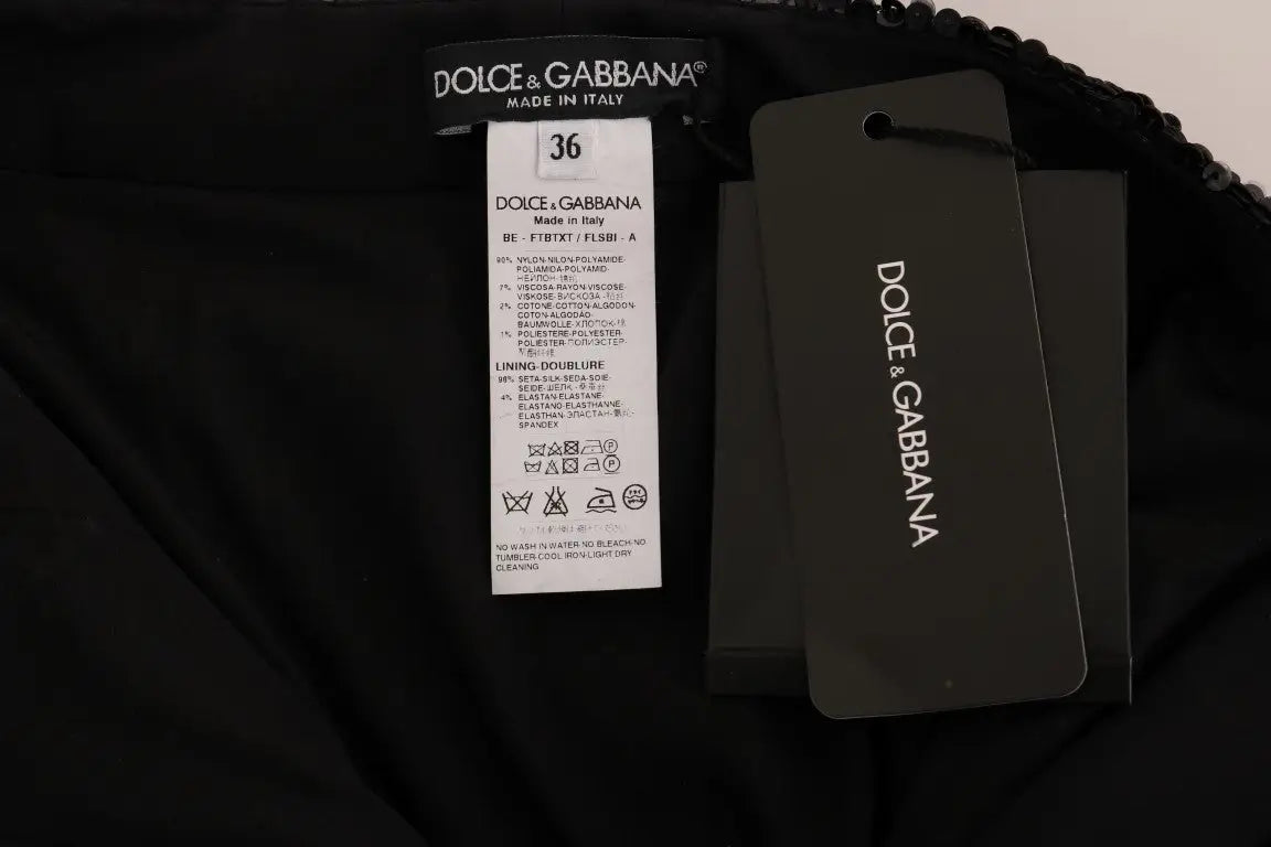 Étiquette noire dolce & gabbana avec label blanc et étiquette grise indiquant taille 36 et composition tissu pour shorts noirs à sequins