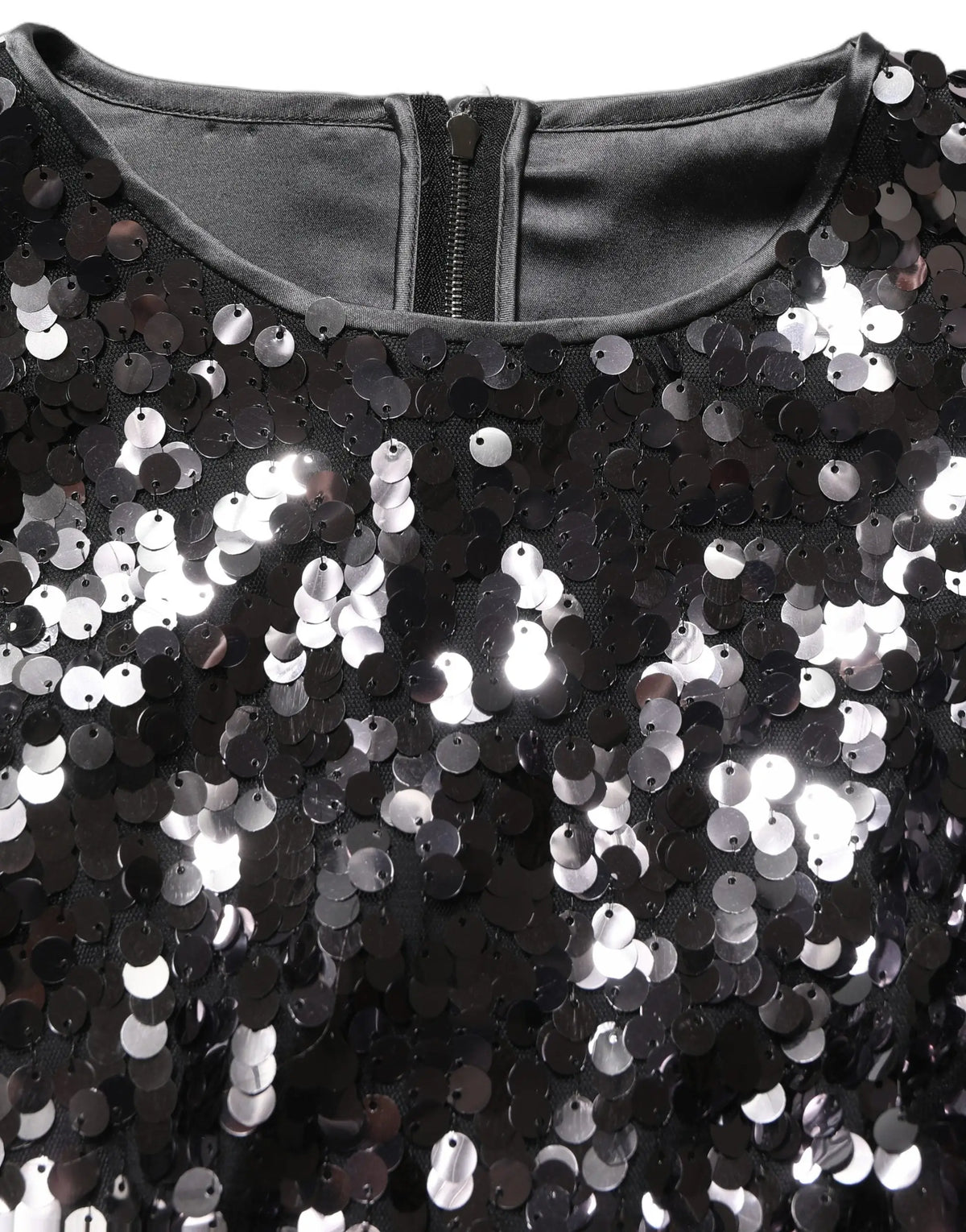 Dolce & Gabbana blouse courte noire à manches longues en sequins avec encolure en satin et fermeture éclair