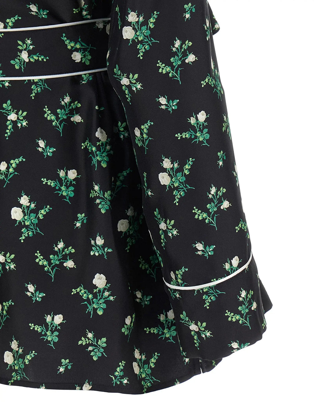 Blouse en soie noire dolce & gabbana style pyjama avec motif floral de roses blanches et tiges vertes et passepoil blanc