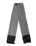 Écharpe foulard en soie noire et grise dolce & gabbana avec motif géométrique et franges aux extrémités