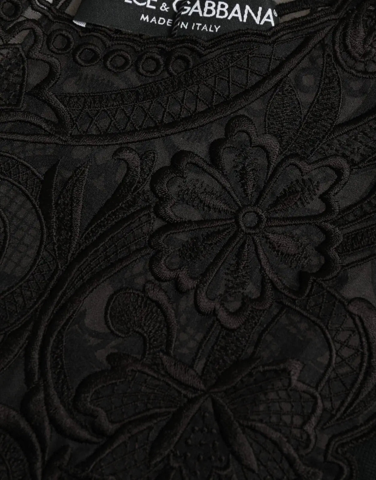Blouse noire dolce gabbana en soie avec dentelle et broderie florale élégante manches longues
