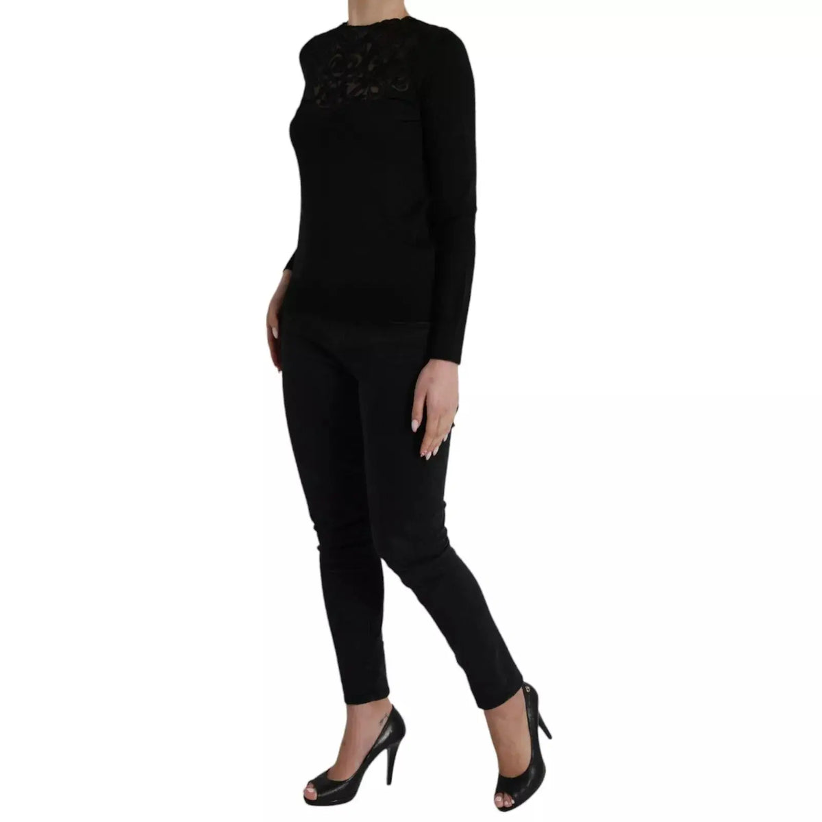 Blouse noire dolce gabbana en soie avec manches longues et dentelle délicate sur la poitrine