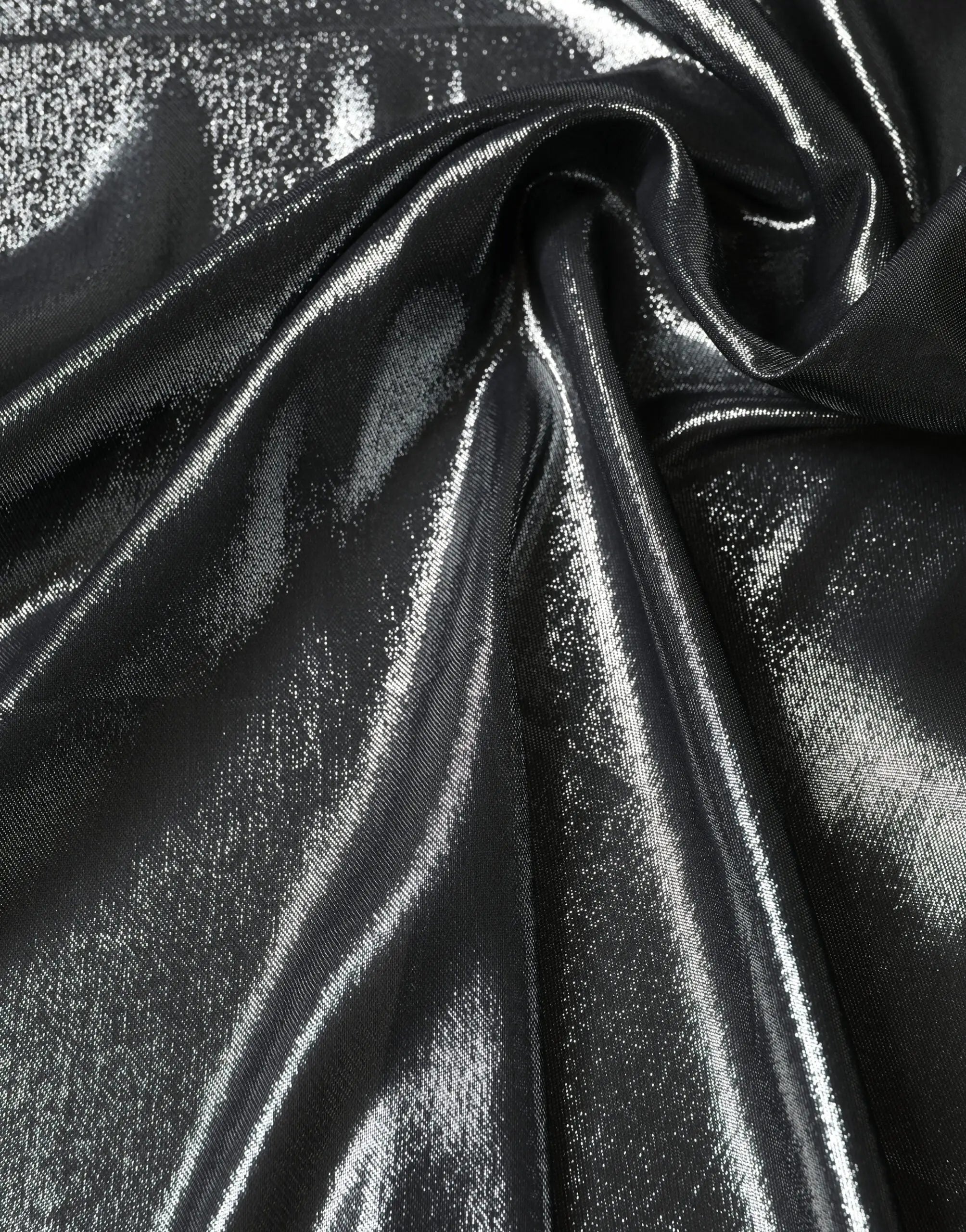 Écharpe foulard en lurex en soie noire dolce & gabbana avec surface métallique brillante et texture subtile