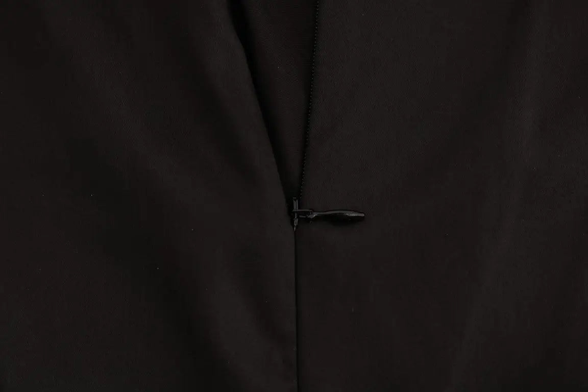 Fermeture éclair noire avec tirette métallique élégante sur tissu foncé du top en dentelle florale en soie Dolce & Gabbana