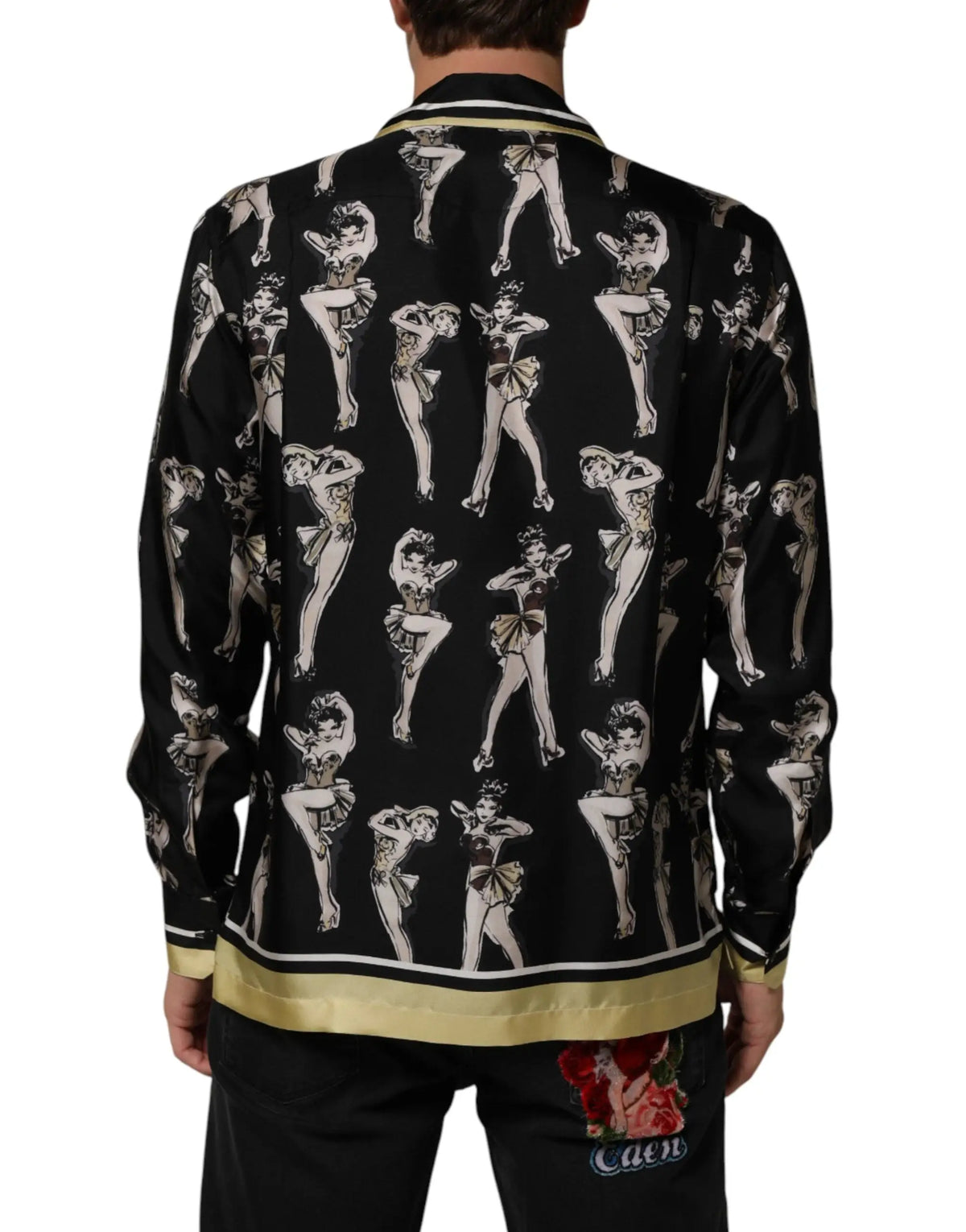 Chemise noire en soie dolce & gabbana à motif répétitif de pin-up vintage beige et blanc avec bordure dorée