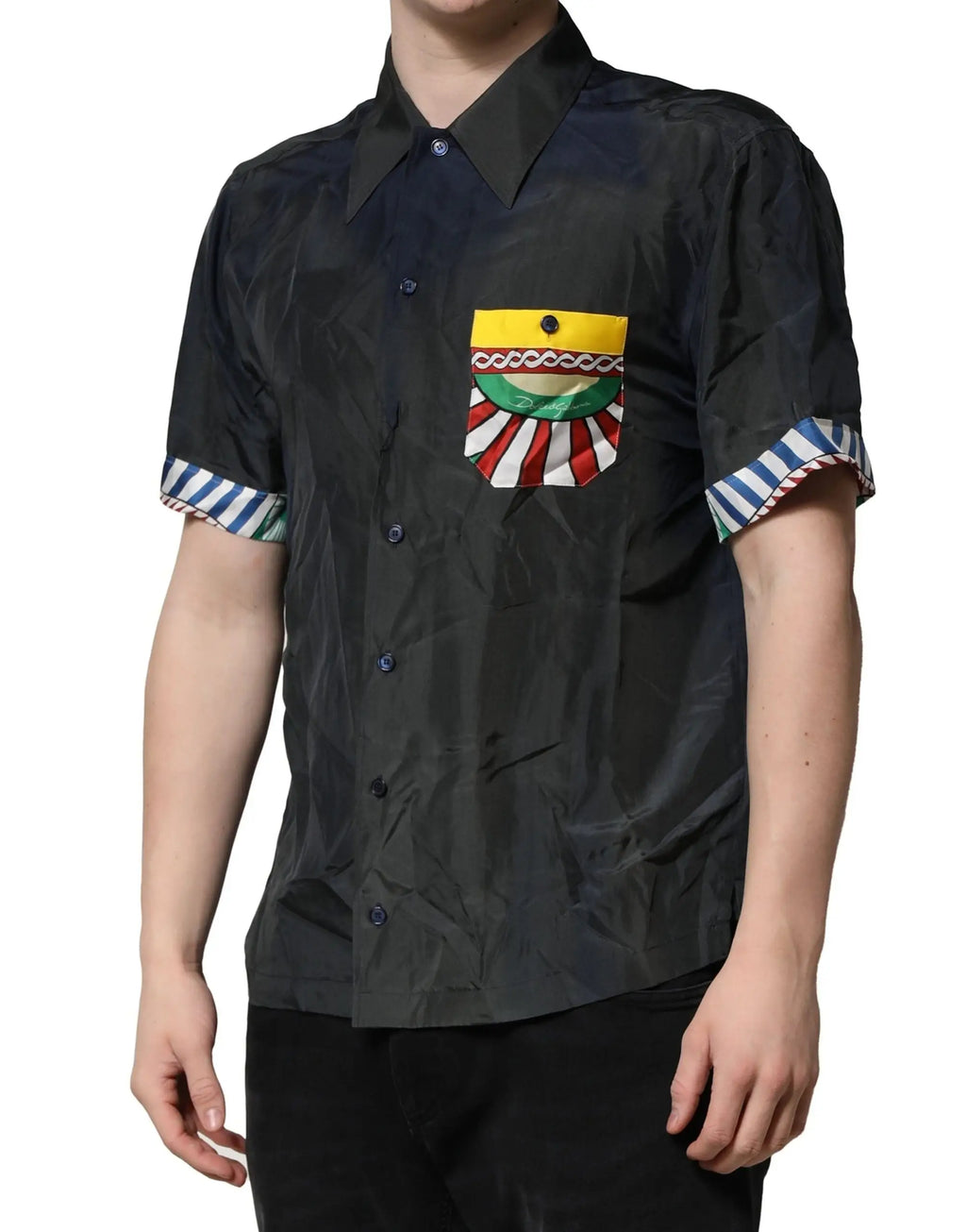 Dolce & gabbana chemise noire en soie manches courtes homme avec poche poitrine colorée et poignets rayés