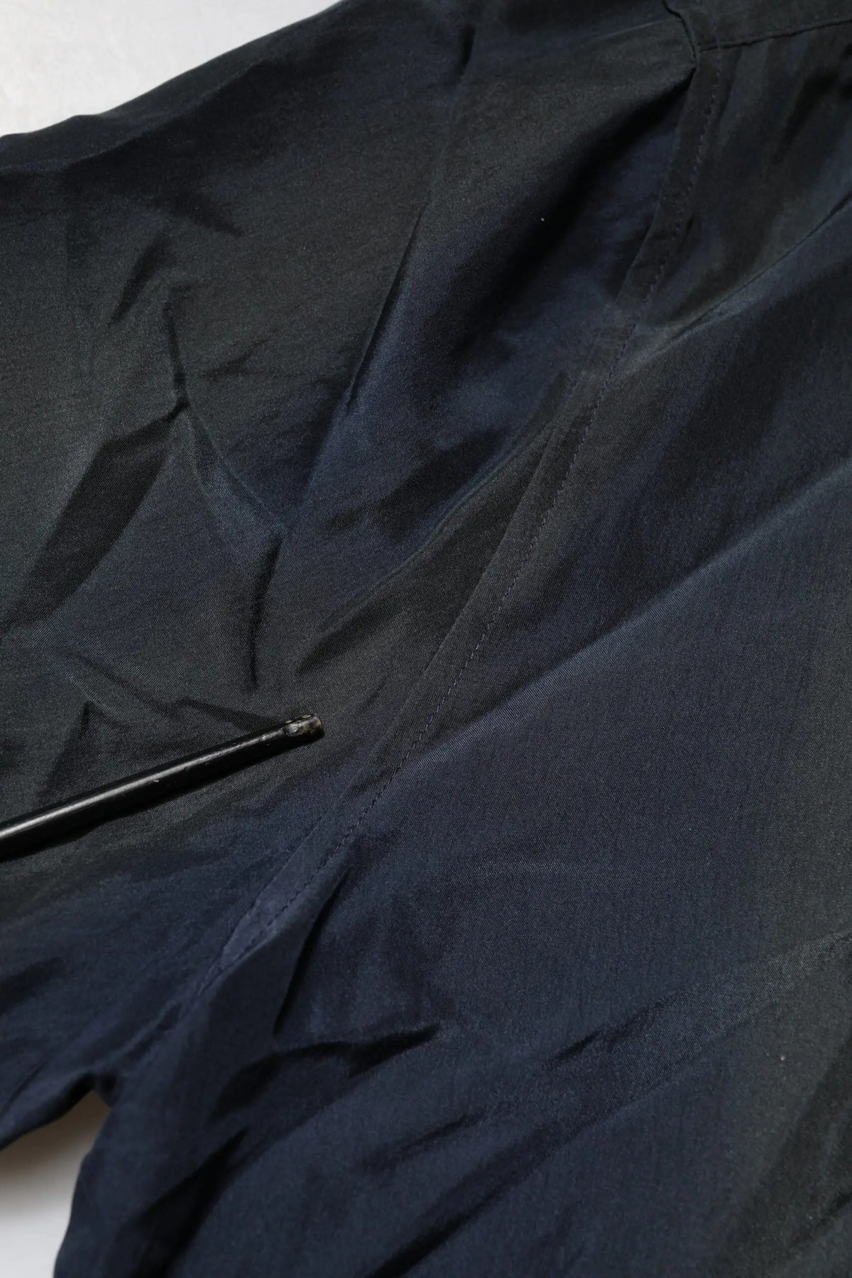 Veste en nylon noir dolce & gabbana avec texture lisse légèrement froissée et coutures discrètes hommes