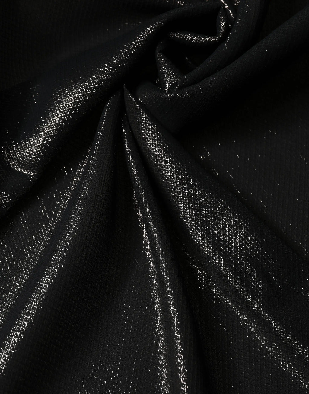 Étole foulard carré dolce & gabbana en soie noire avec motif géométrique argenté subtil et scintillant