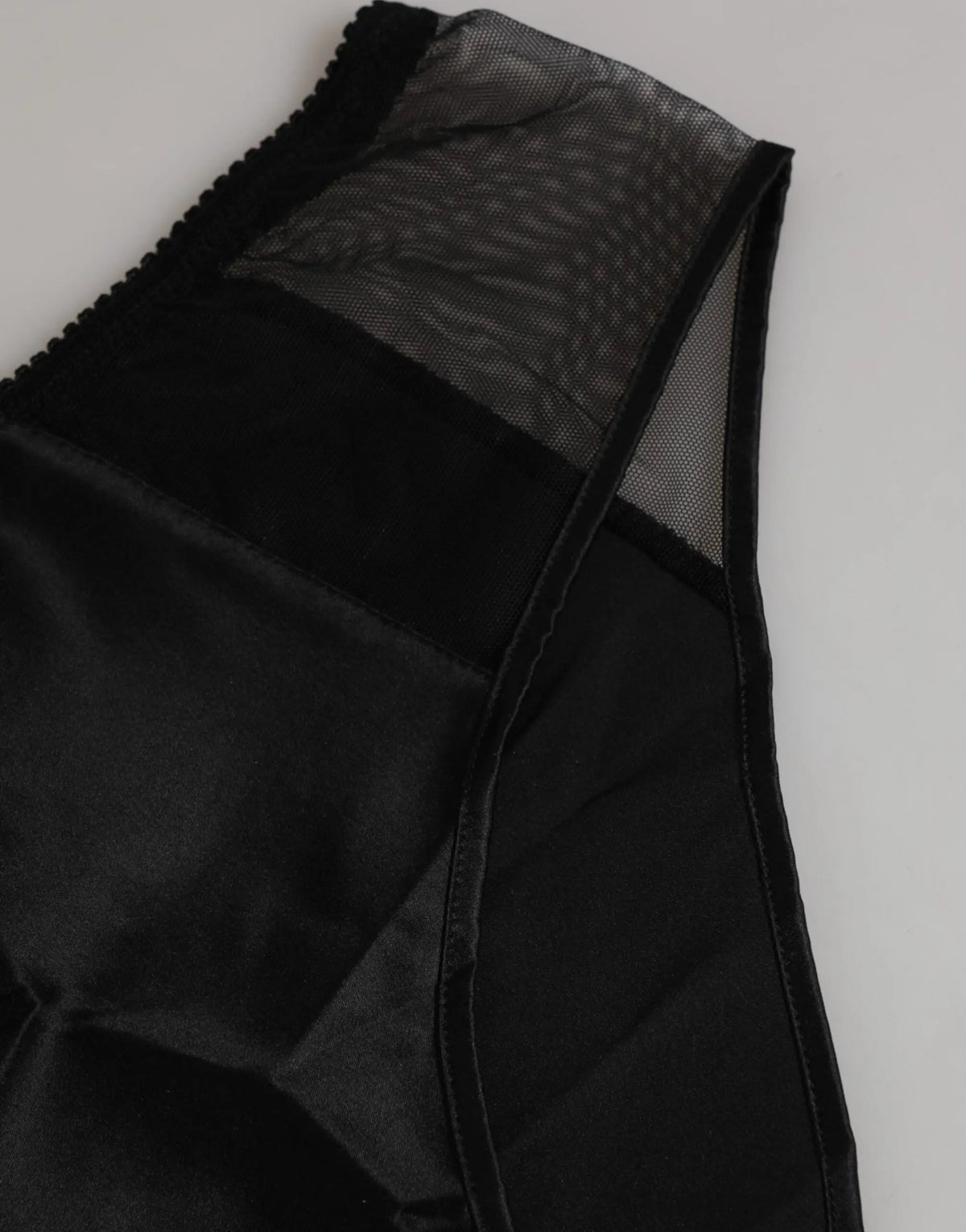 Dolce & gabbana lingerie noire en satin et maille avec un haut moderne et élégant en soie stretch
