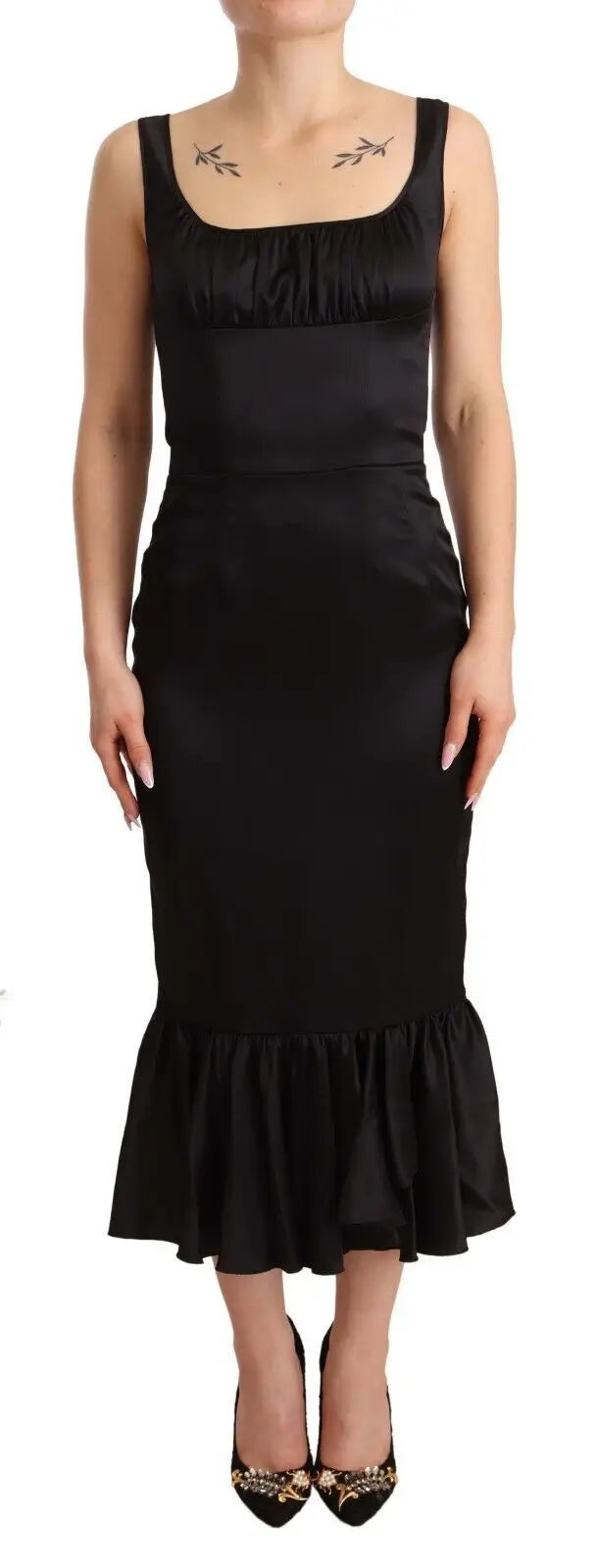 Robe midi noire en satin avec encolure carrée, corsage froncé et jupe évasée dolce & gabbana silk stretch