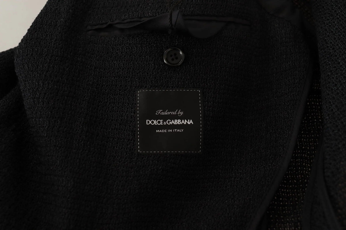 Étiquette noire dolce gabbana à texte blanc cousue sur un blazer homme noir à boutonnage simple en tissu texturé
