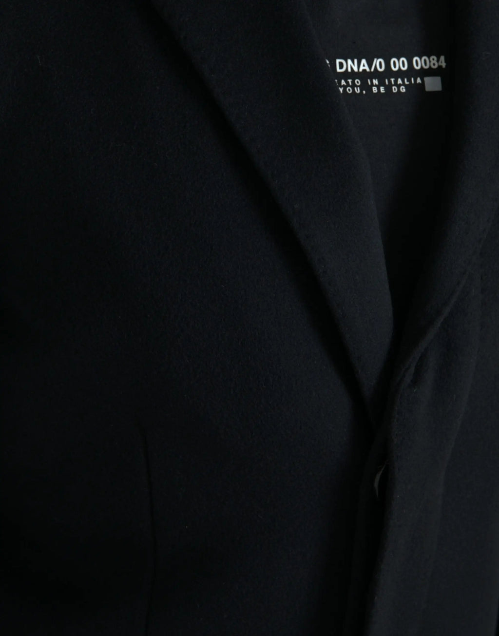 Veste trench noire dolce & gabbana en blazer avec une légère brillance et étiquette minimaliste dna 0 00 0084