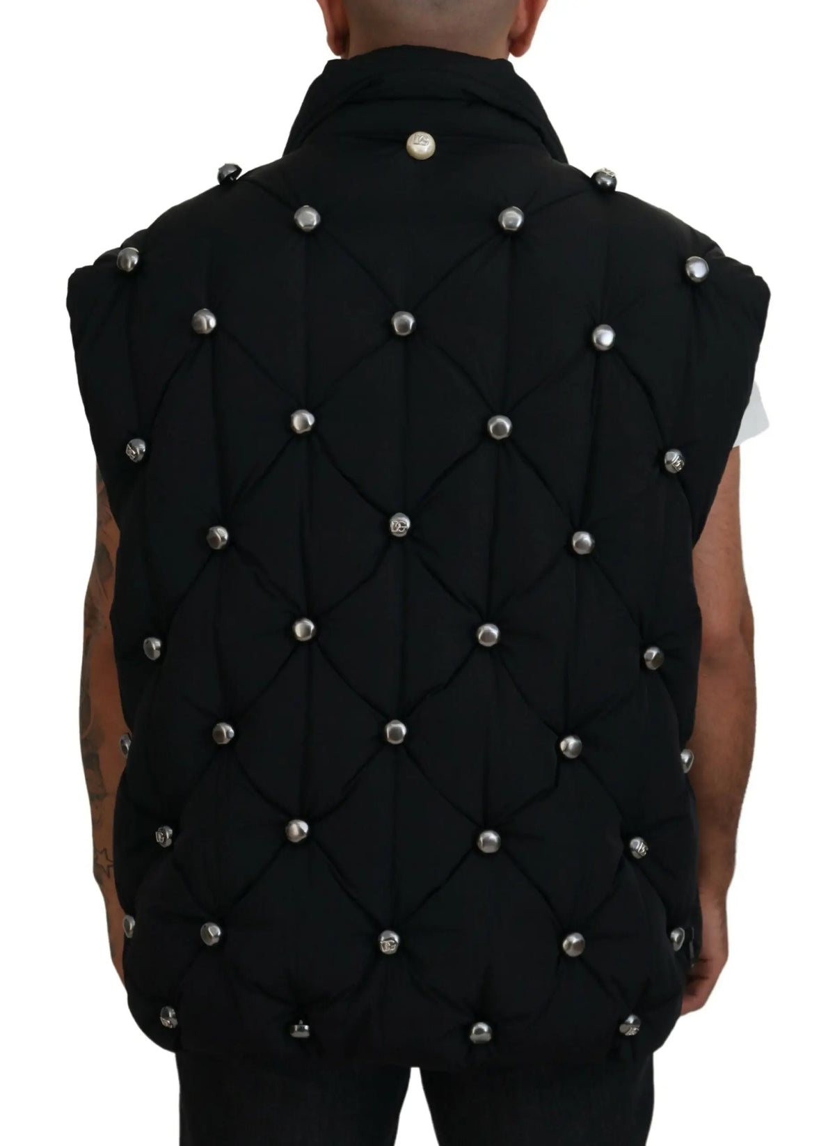 Dolce gabbana veste sans manches noire matelassée avec boutons métalliques argentés en motif losange