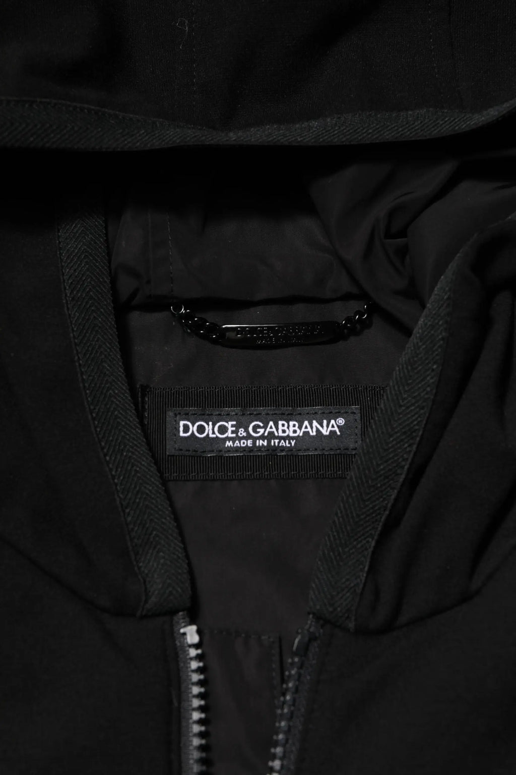 Veste dolce & gabbana noire sans manches à capuche avec design matelassé élégant et texture subtile