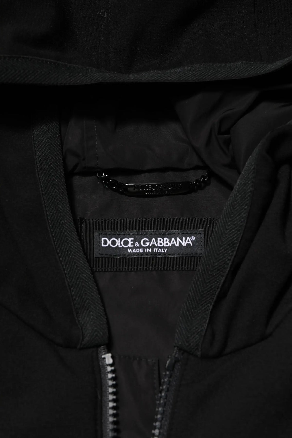 Veste dolce & gabbana noire sans manches à capuche avec design matelassé élégant et texture subtile