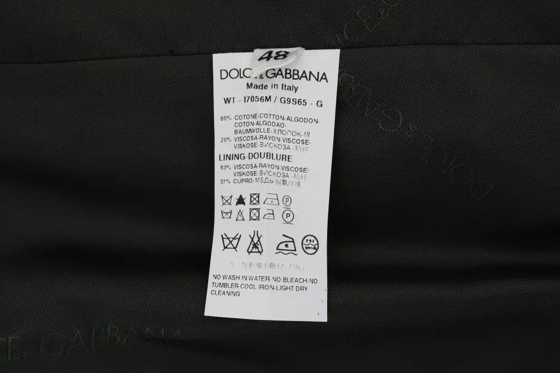 Étiquette d entretien blanche dolce gabbana avec texte noir fabriquée en italie pour un gilet rayé en coton noir staff