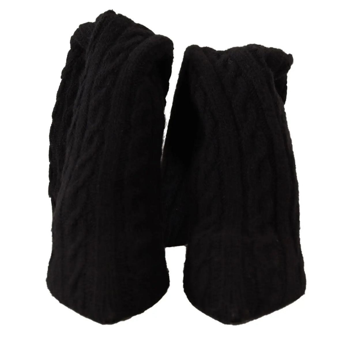 Écharpe noire en maille torsadée épaisse associée à des bottines montantes dolce & gabbana en chaussettes extensibles