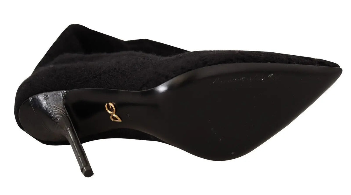 Vue arrière de la botte mi-haute dolce & gabbana noire en stretch avec talon velours et semelle vernie dorée