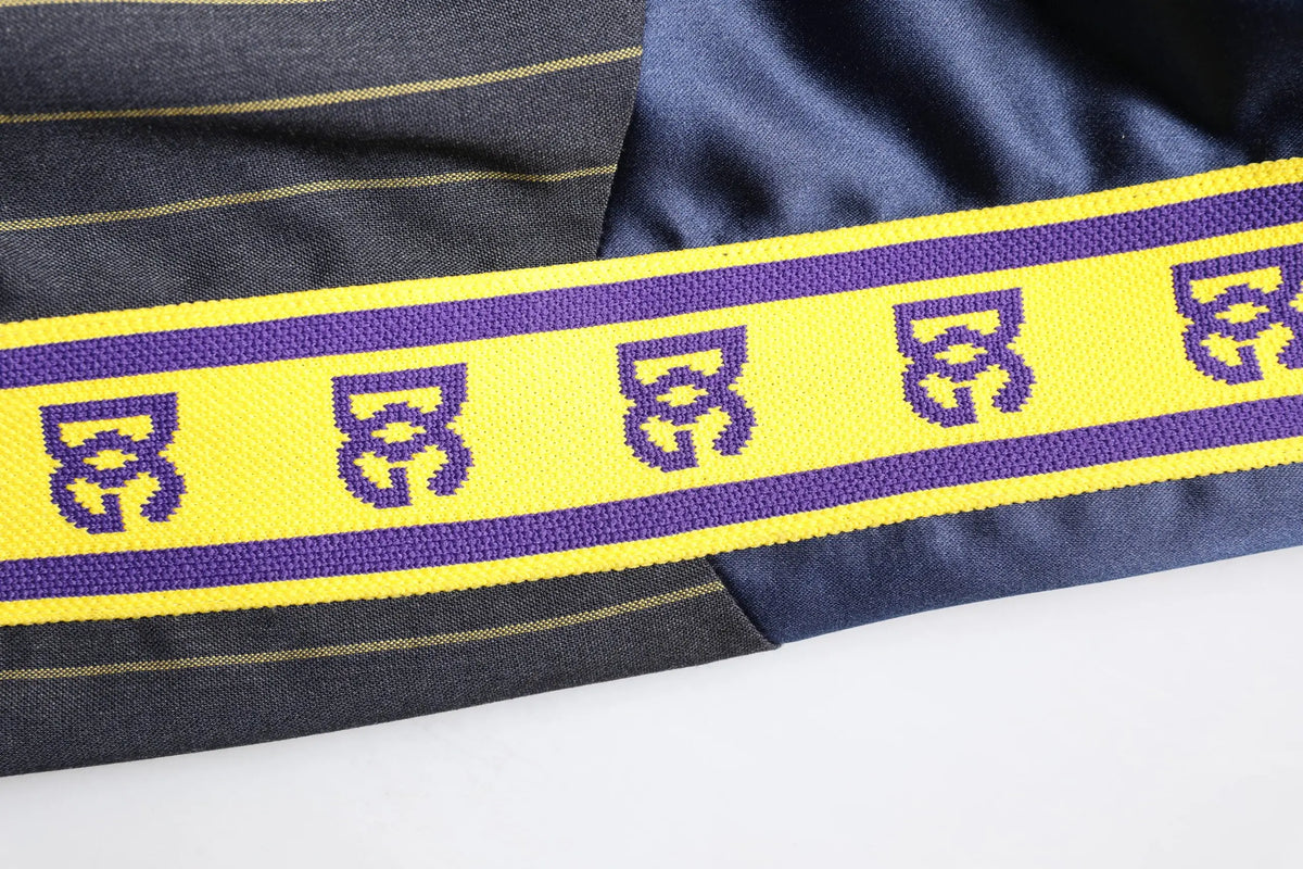 Dolce & gabbana bomber noir à fermeture éclair avec rayure brodée jaune et violette sur tissu bleu marine