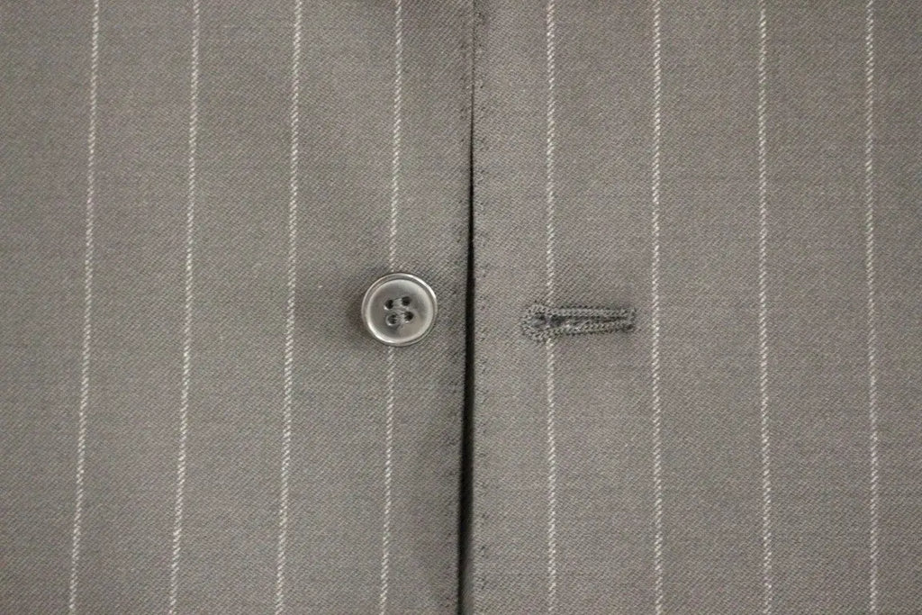 Veste dolce & gabbana en laine noire à rayures avec bouton gris à quatre trous et boutonnière métallique assortie