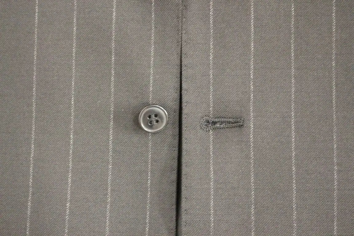 Veste dolce & gabbana en laine noire à rayures avec bouton gris à quatre trous et boutonnière métallique assortie