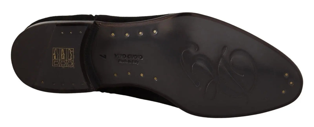 Semelle en cuir noir embossée avec logo et marquages de la marque pour bottines chelsea en daim dolce & gabbana homme