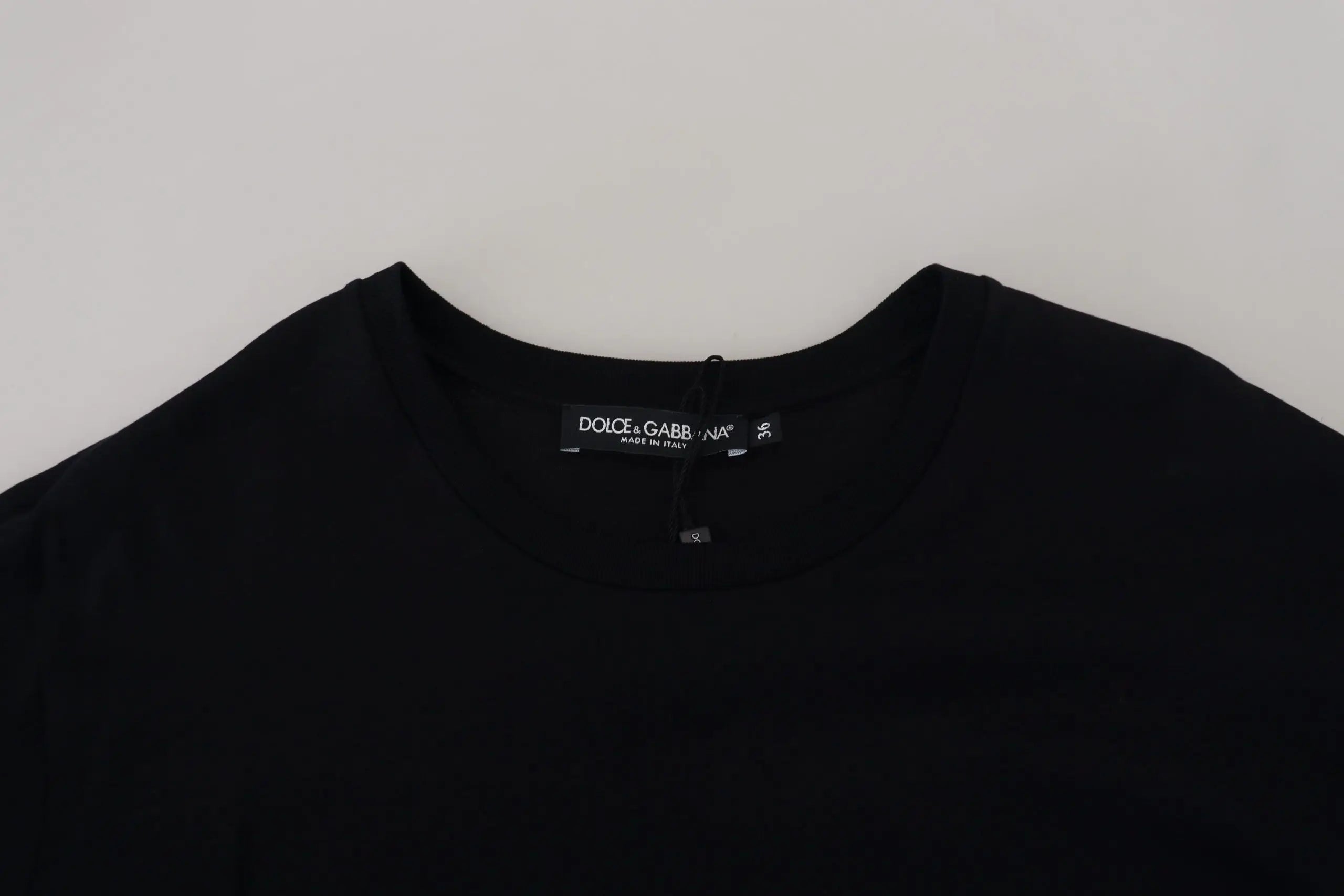 T-shirt dolce gabbana noir en coton avec col rond simple et étiquette de marque subtile au col