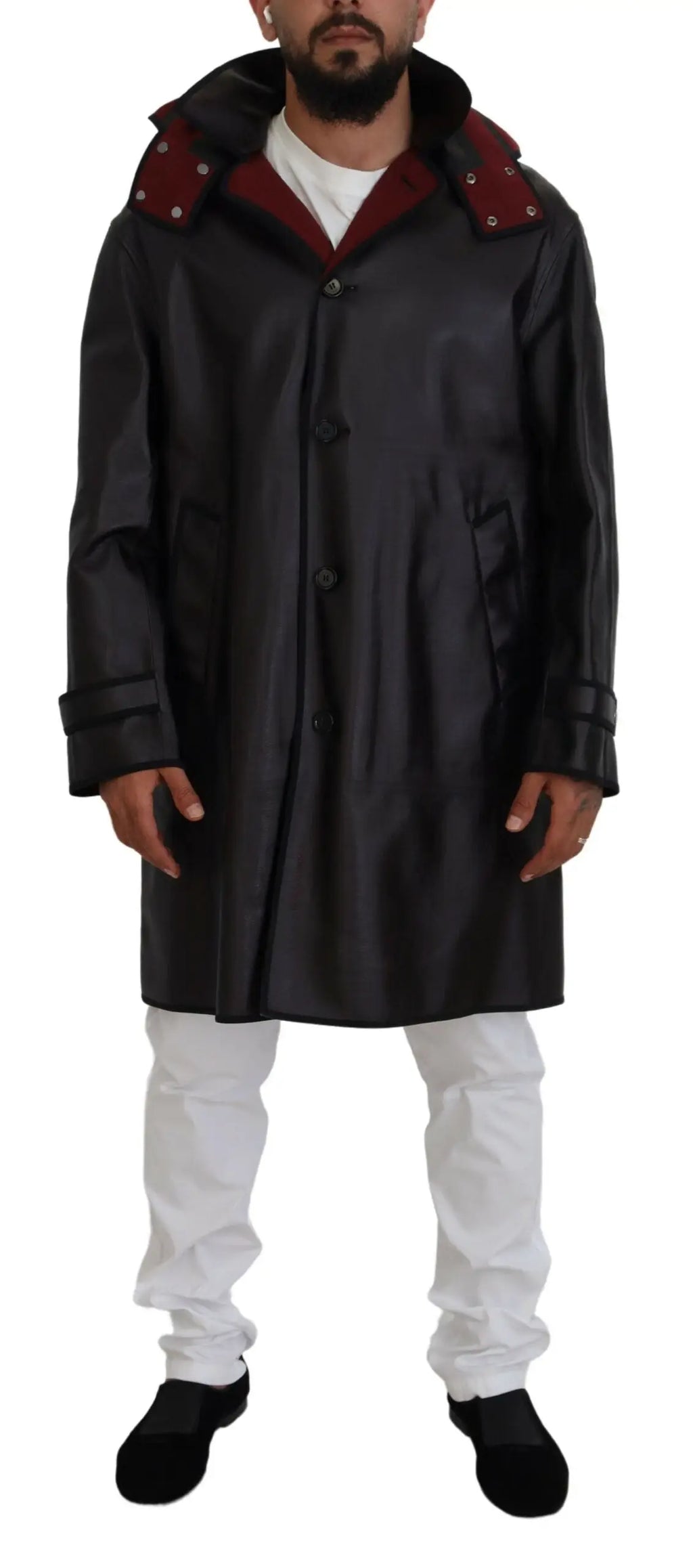 Dolce & gabbana trench noir en cuir avec capuche doublée rouge et boutons argentés en métal