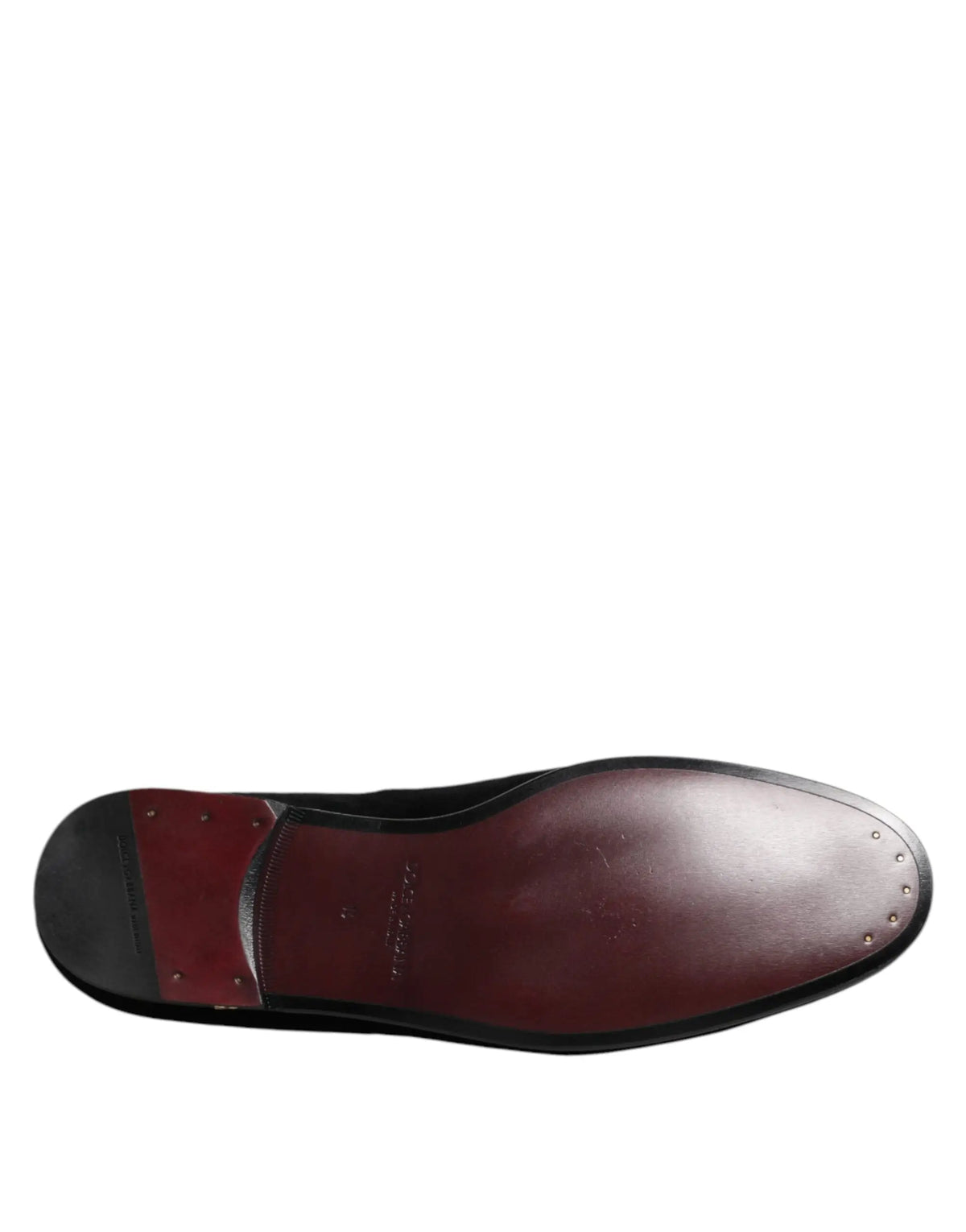 Semelle de chaussure en cuir bordeaux brillante avec talon et bout en caoutchouc noir socquettes dolce & gabbana