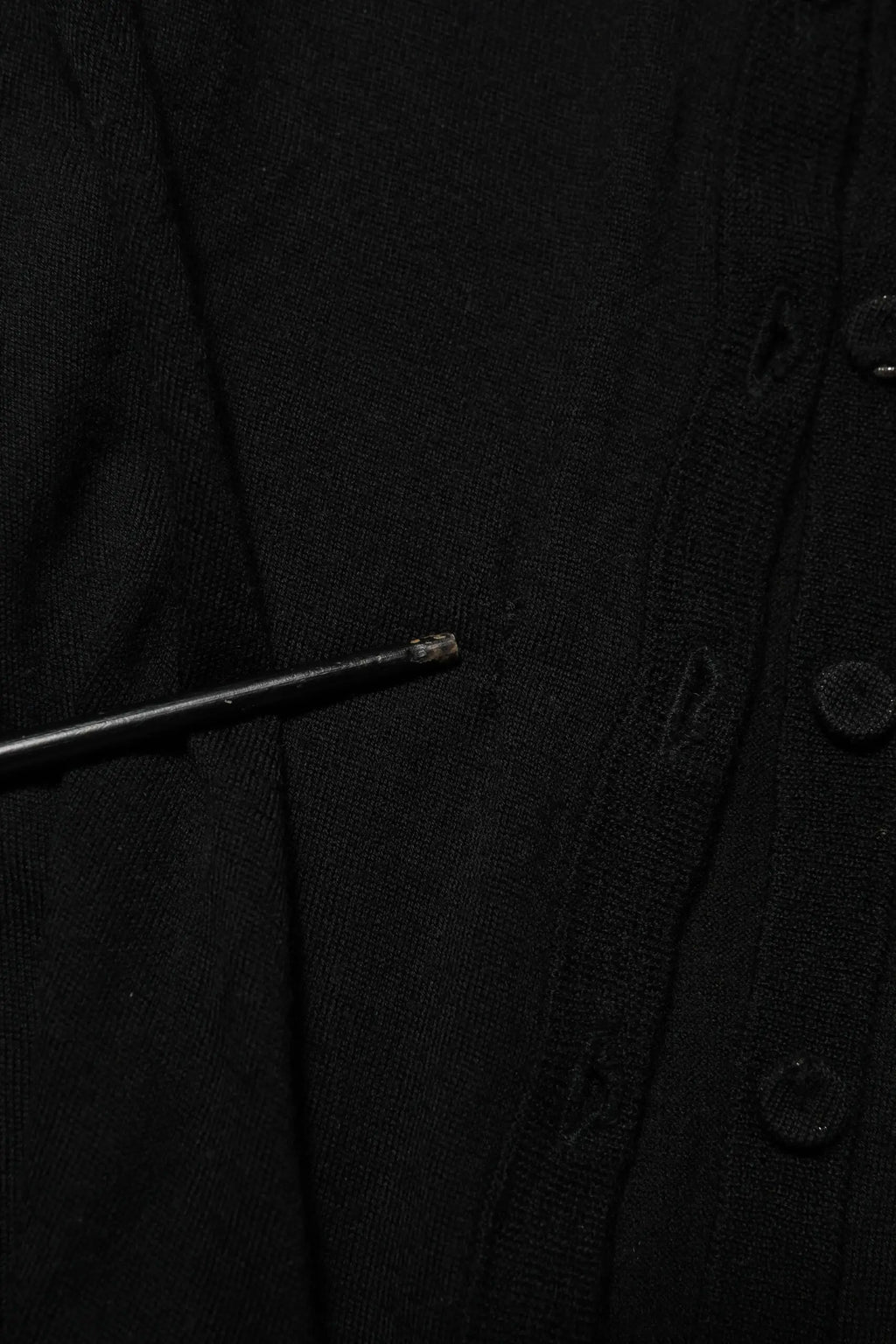 Cardigan noir en laine vierge à boutons foncés de dolce & gabbana avec tricot texturé