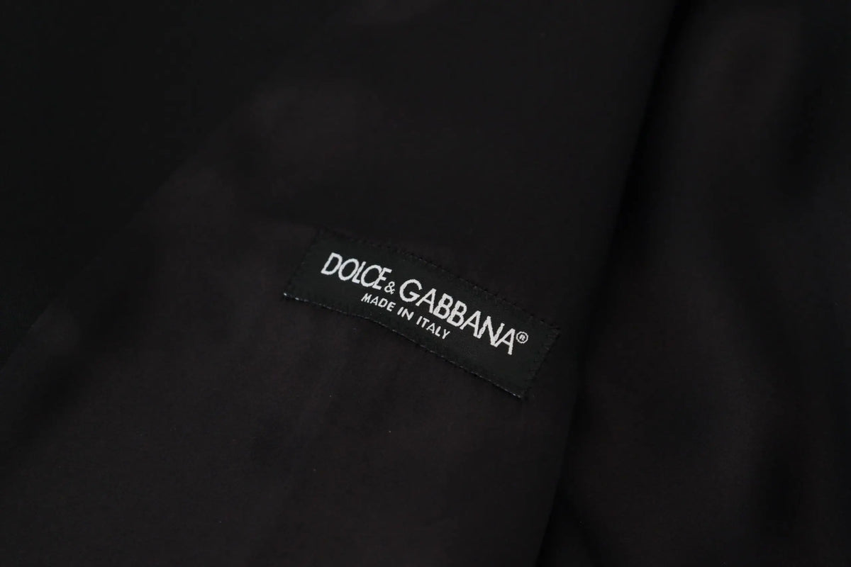 Étiquette noire dolce & gabbana avec texte brodé blanc sur gilet formel noir en laine vierge fait en italie