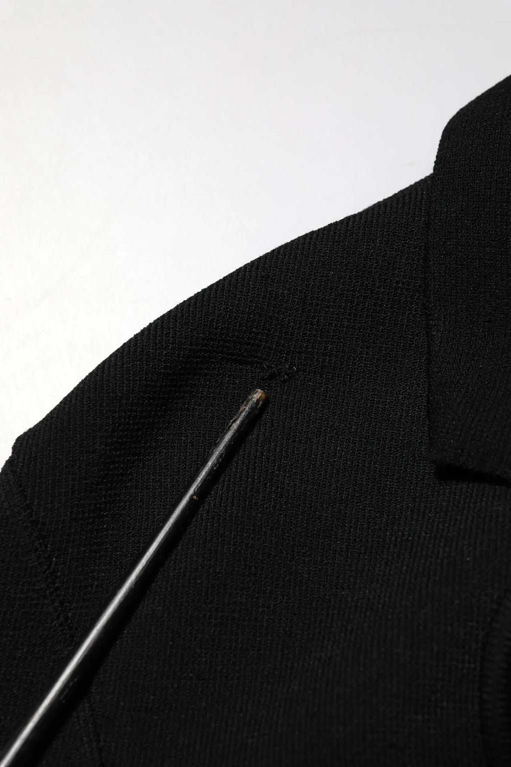 Dolce & gabbana veste blazer noir en viscose avec couture et aiguille métallique fine sur lépaule texturée