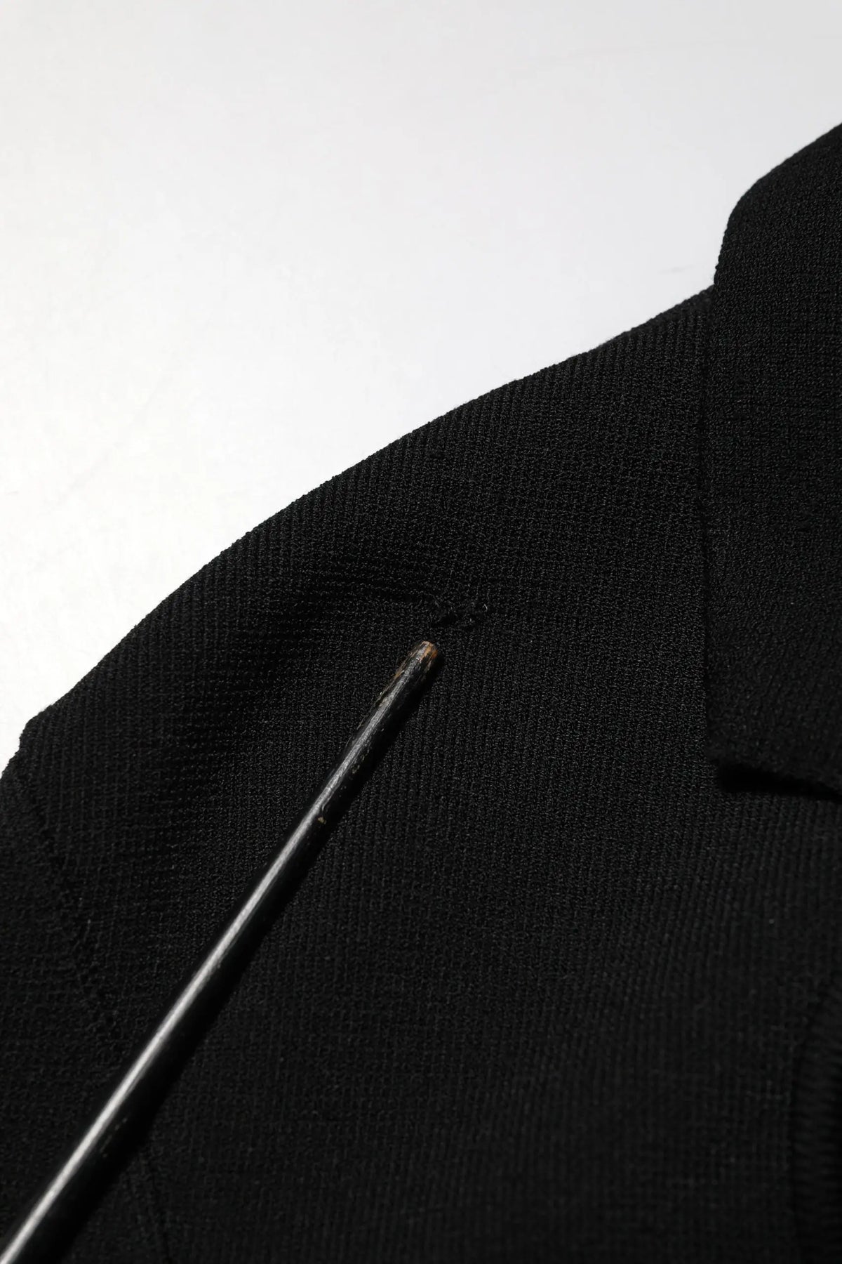 Dolce & gabbana veste blazer noir en viscose avec couture et aiguille métallique fine sur lépaule texturée