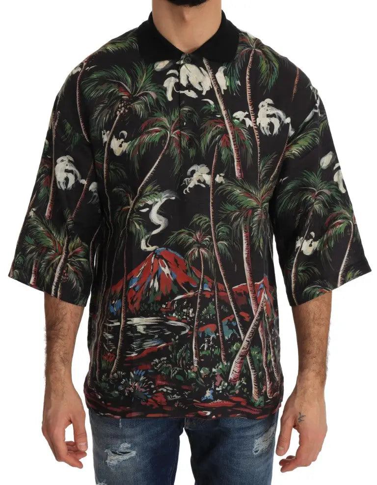 Polo noir dolce & gabbana avec imprimé tropical vibrant incluant palmiers singes blancs et volcan rouge
