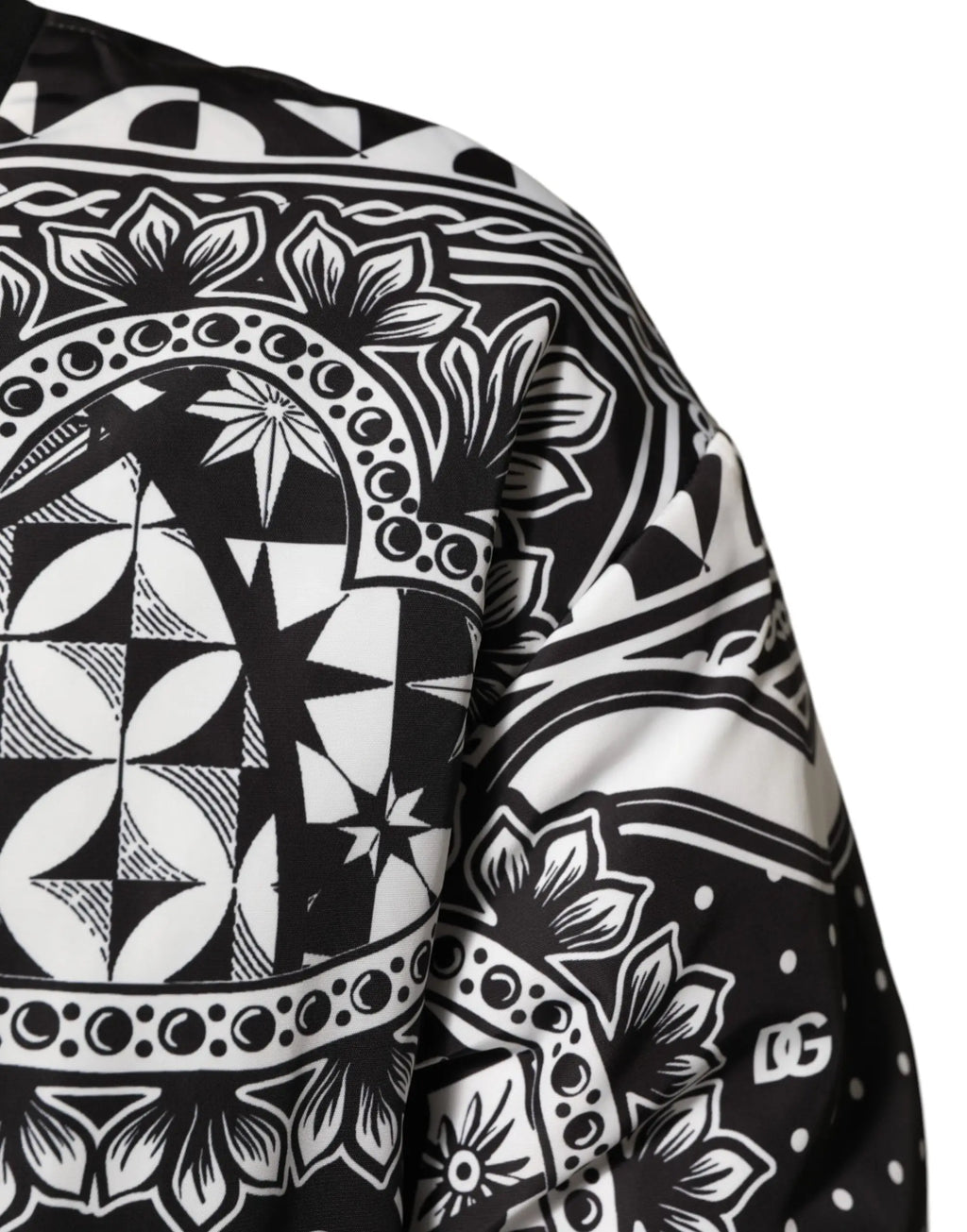 Manche de veste bomber dolce & gabbana noir et blanc avec motifs floraux, géométriques et étoiles bandana
