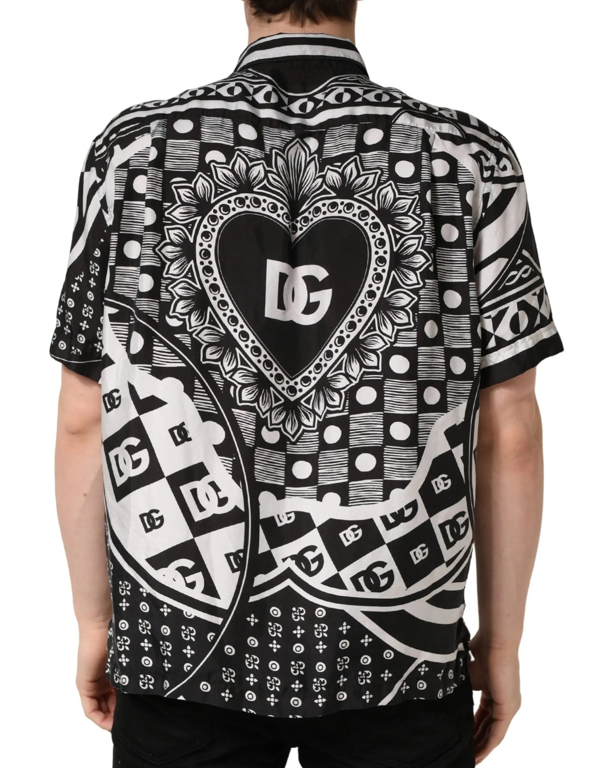 Chemise à manches courtes dolce & gabbana noire et blanche avec imprimé bandana et cœur dg central