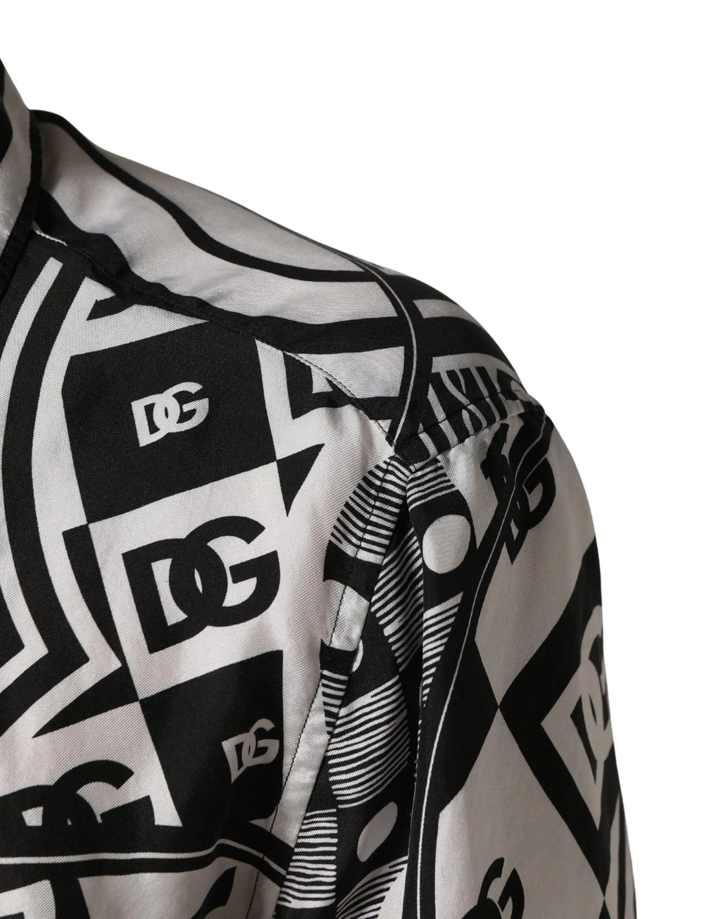 Veste graphique blanche et noire en satin avec motifs dg audacieux correspondant à la chemise dolce gabbana noire et blanche à col bandana