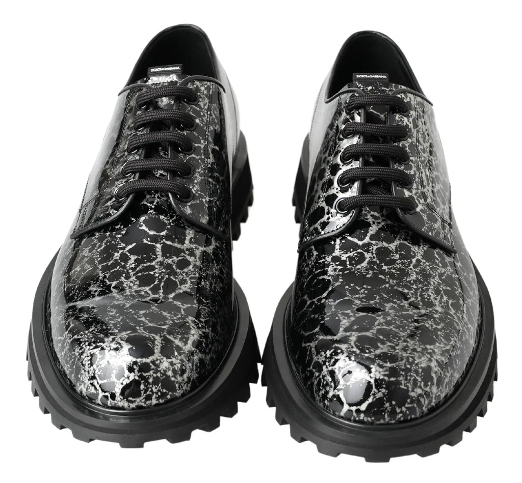 Derby dolce & gabbana en cuir verni marbré noir et argent avec semelles en caoutchouc épaisses