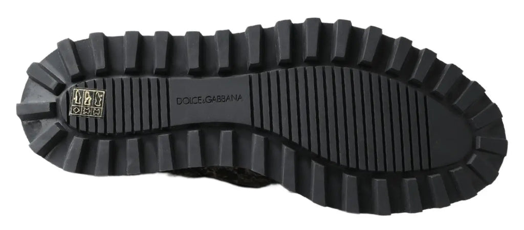 Semelle en caoutchouc noire texturée avec logo embossé dolce & gabbana chaussure derby en cuir verni noir et blanc