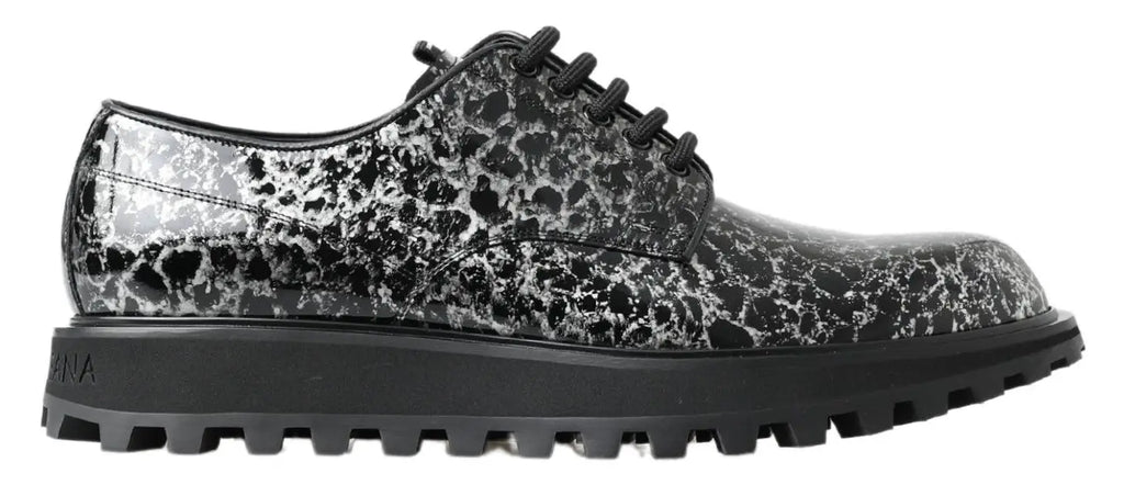 Dolce & gabbana derby patent leather shoes en cuir marbré noir et argent avec semelle en caoutchouc chunky