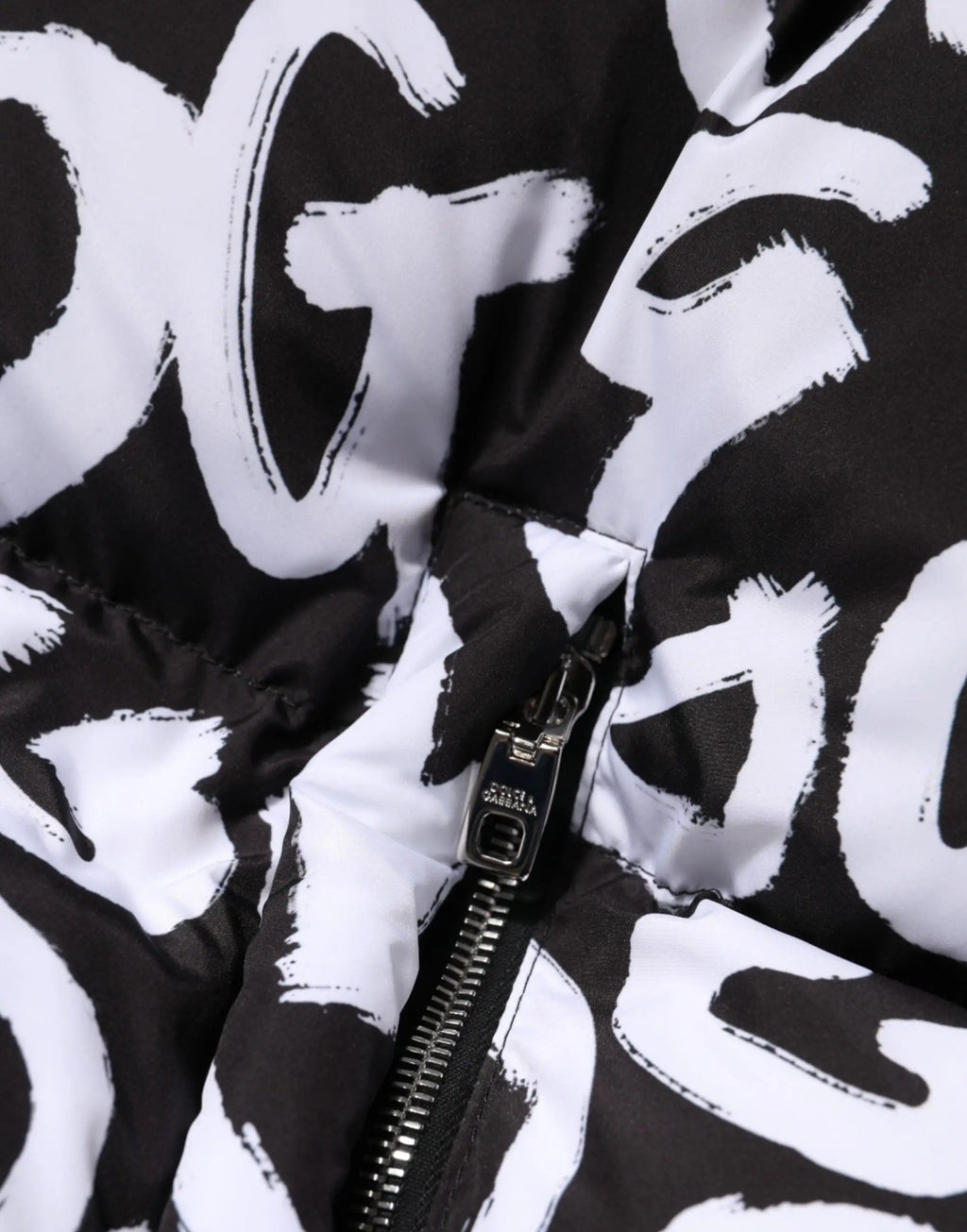 Manteau long à capuche dolce gabbana dg mania noir et blanc avec imprimé dolce gabbana style coups de pinceau