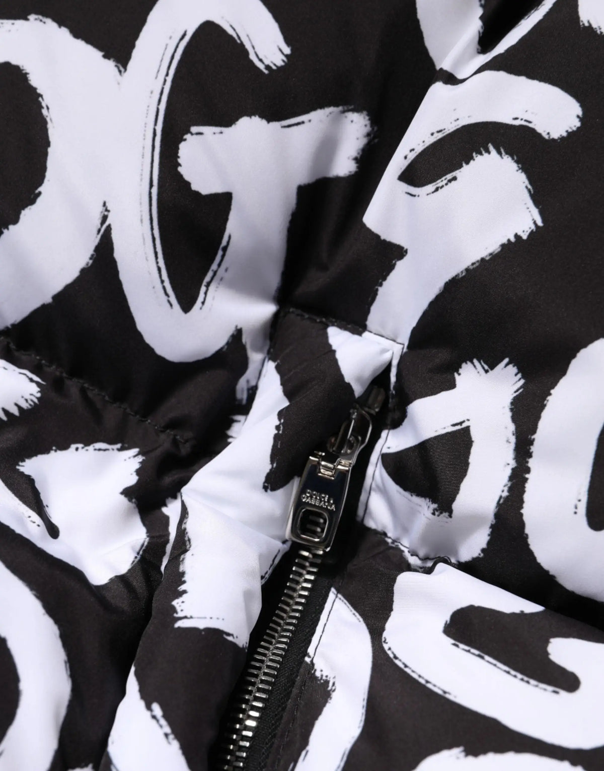 Manteau long à capuche dolce gabbana dg mania noir et blanc avec imprimé dolce gabbana style coups de pinceau