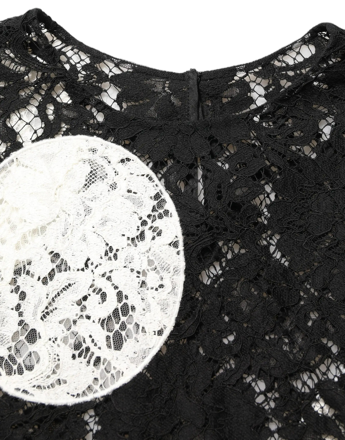 Blouse courte dolce & gabbana noire en dentelle avec appliqué blanc floral circulaire au col