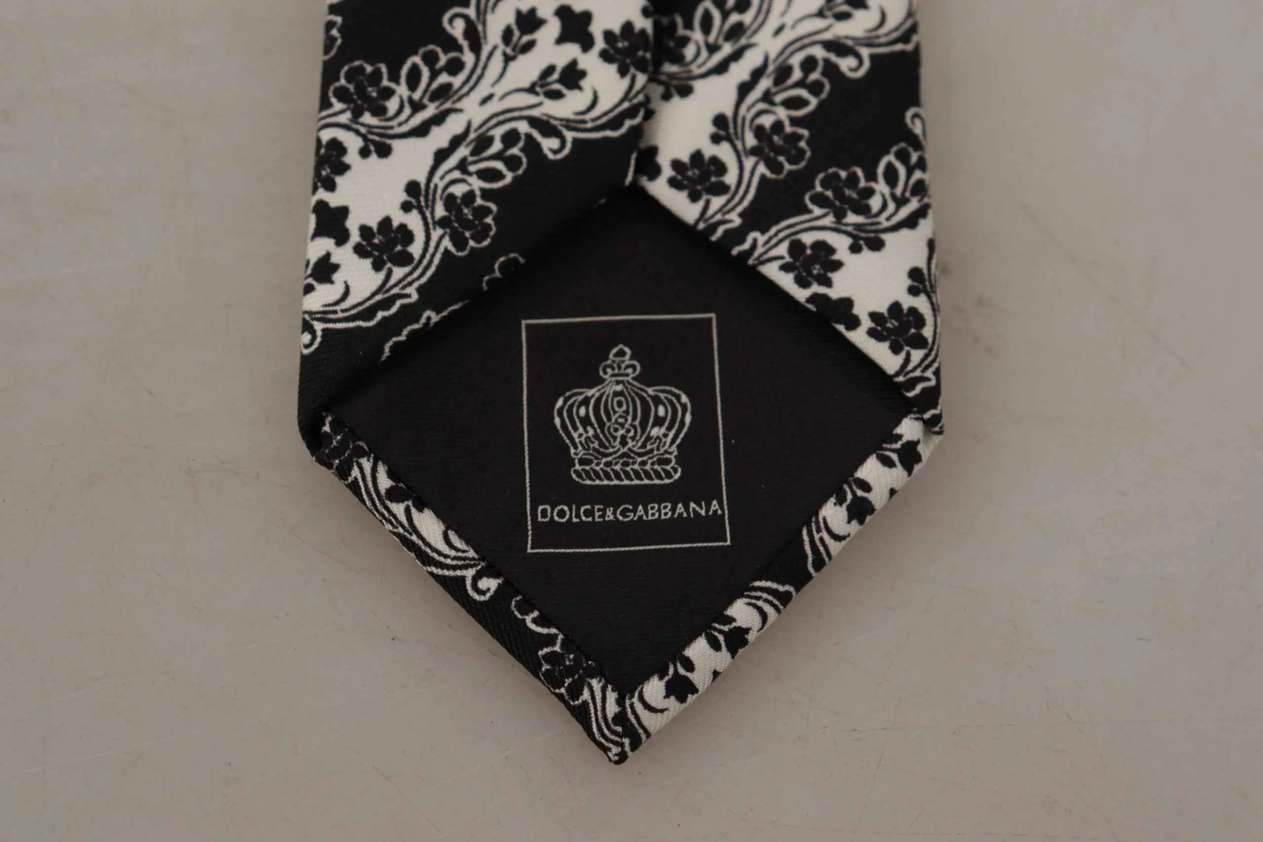 Cravate dolce & gabbana noire et blanche en soie 100 % avec motif floral et design damassé classique ajustable