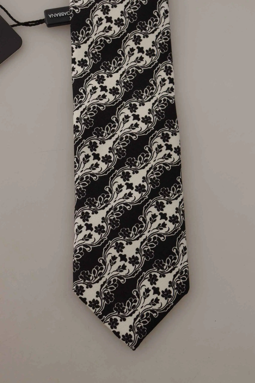 Cravate dolce gabbana noire et blanche en soie 100 pourcent avec motif floral et liane imprimé ajustable